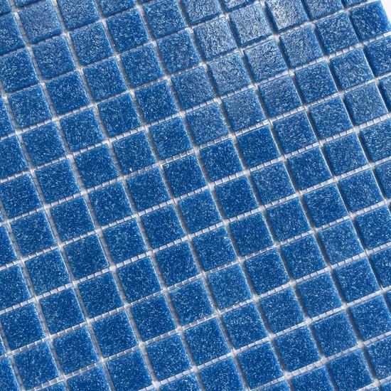 Foshan neues beliebtes dekoratives Baumaterial, blaues Schwimmbad, glänzende Kristallglas-Mosaik-Bodenwandfliese