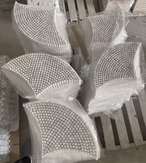 Nature Stones Carrara-Mosaik aus weißem Marmor, fächerförmige Fliese in Netzoptik, montiert für die Innendekoration