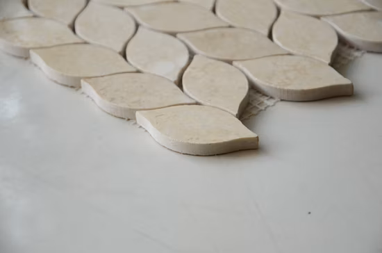 Großhandel mit blattförmigem Backsplash-Fliesenstein-Beige-Marmormosaik