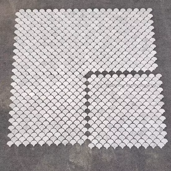 Carrara-Mosaikfliese aus weißem Grand-Fischschuppen-Marmor, geschliffen, für Küchen- und Badezimmerrückwand